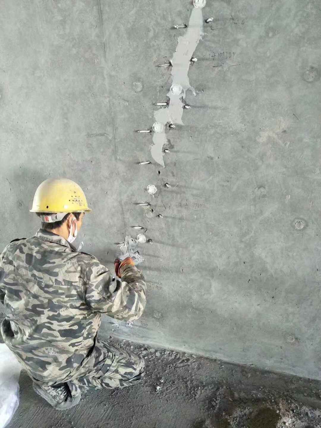 长海混凝土楼板裂缝加固施工的方案