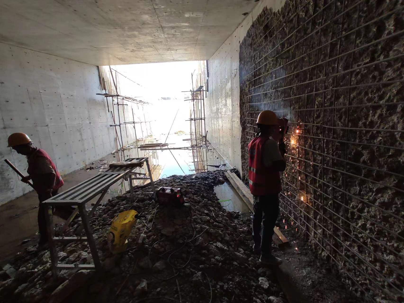 长海挖断承重墙导致楼体开裂，加固施工方案出炉
